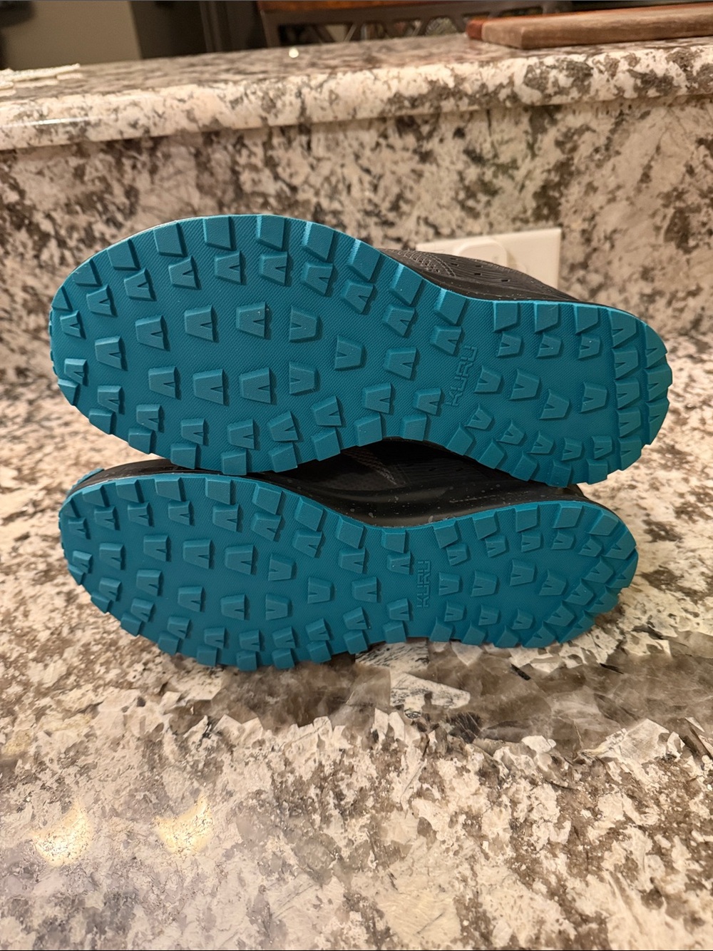 NWT Kuru Atom Trail Women’s 8.5 Jet Black/Dark Teal Trail Shoes - Picture 4 of 6